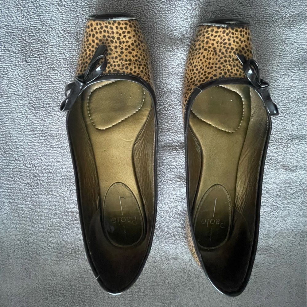 Paulo’s Linea Brown Leopard Print looking Flats with Bow Size 71/2 Medium
